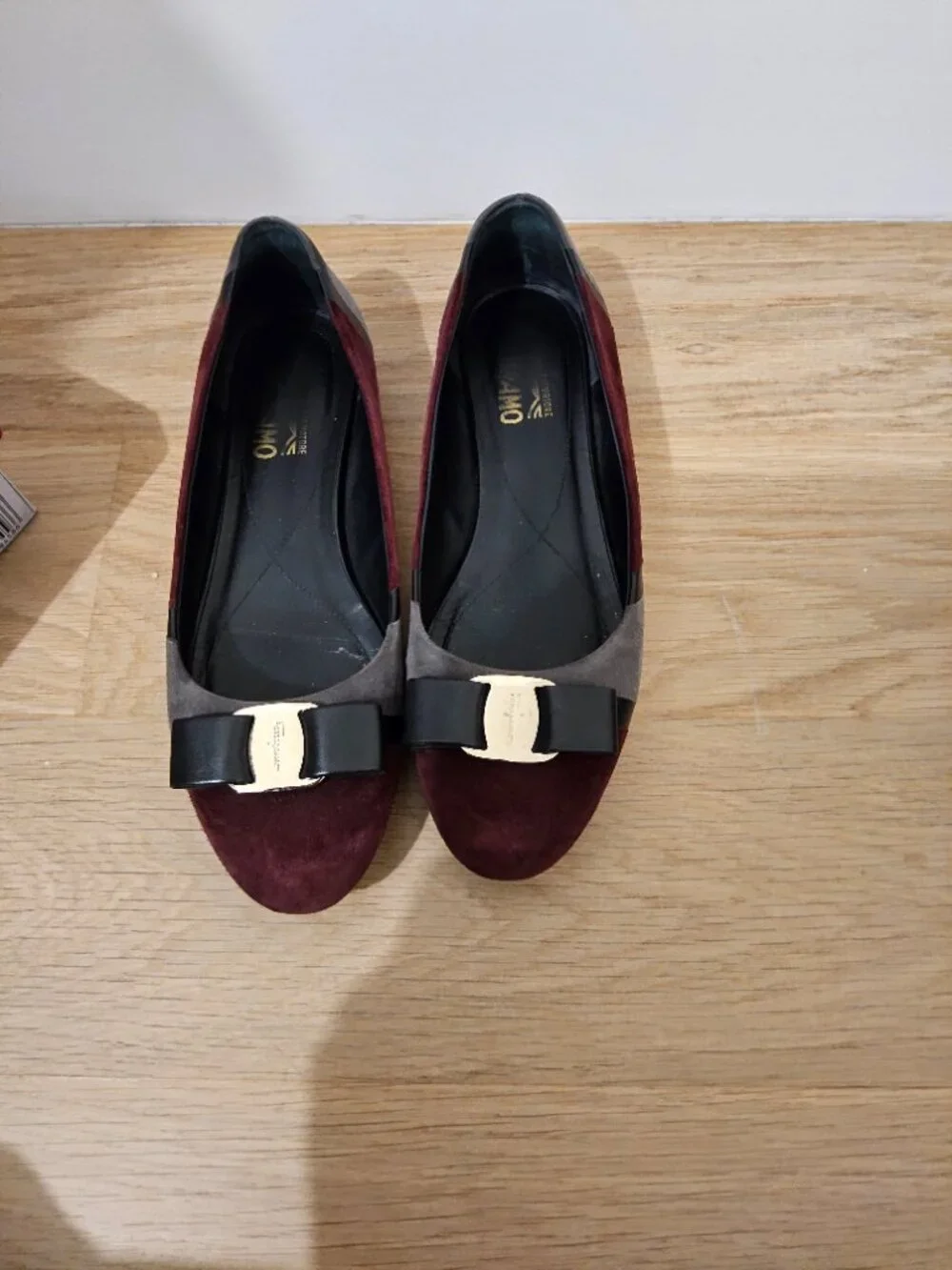Salvatore ferragamo varina flat size 8b